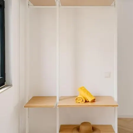 Mainstreet Designer 5 Apartment