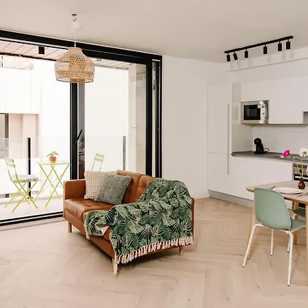 Mainstreet Designer 5 Apartment