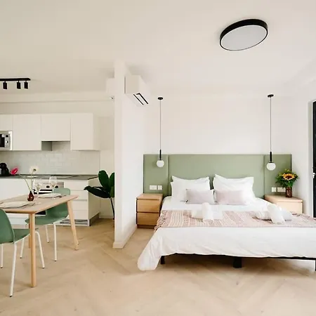 Mainstreet Designer 5 Apartment *