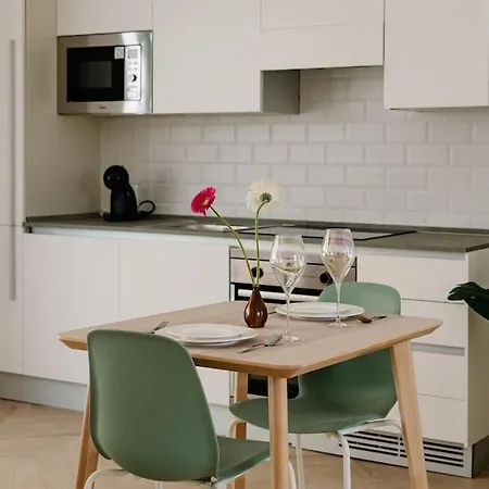Mainstreet Designer 5 Apartment
