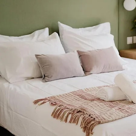 Mainstreet Designer 5 アパート