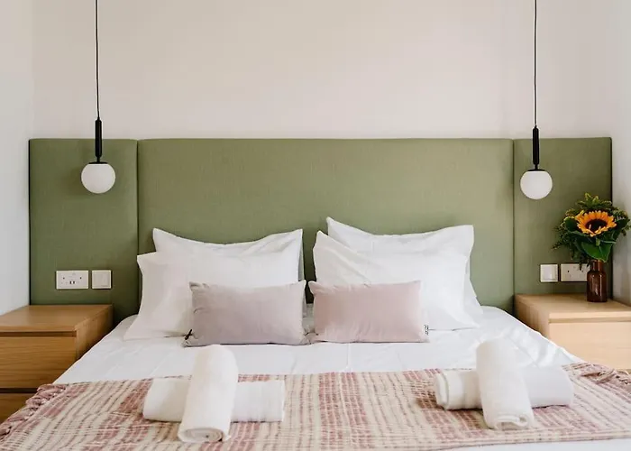 Mainstreet Designer 5 Apartment